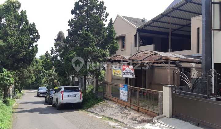 Rumah 2 Lantai di Komplek Perumahan Setra Duta