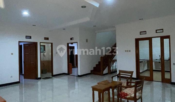 Rumah Nyaman Modern Hommey di Setiabudi Regency