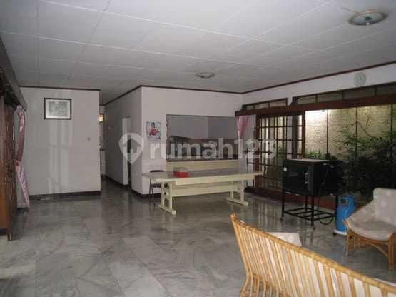 Rumah Lux Nyaman dan Strategis di Cipaku Permai