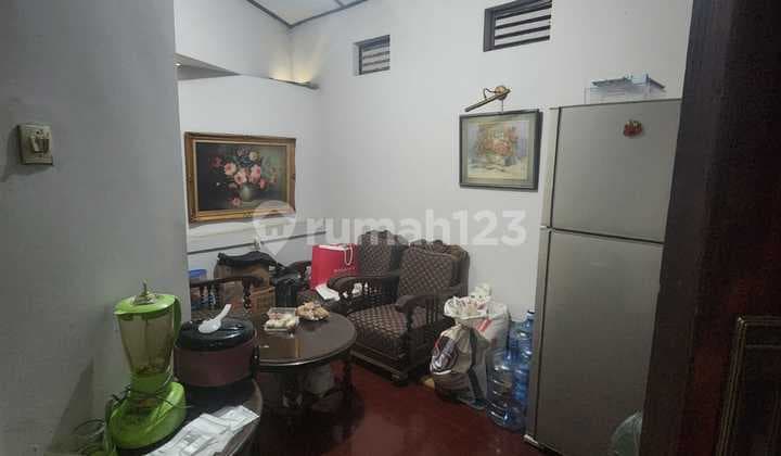 rumah hook terawat lokasi di sayap veteran