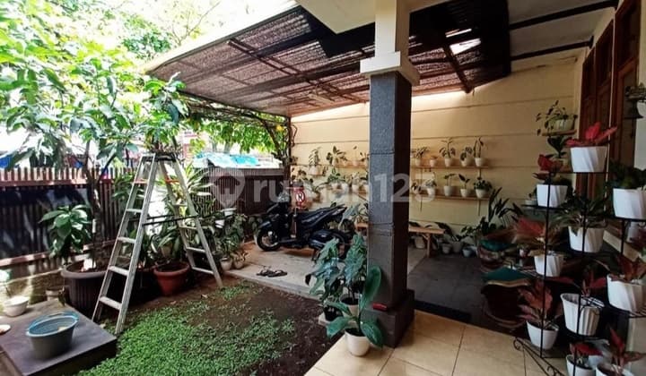 Rumah Sudah Renovasi SHM Sangat Cocok untuk Tempat Usaha Kafe,Kantor,dsb