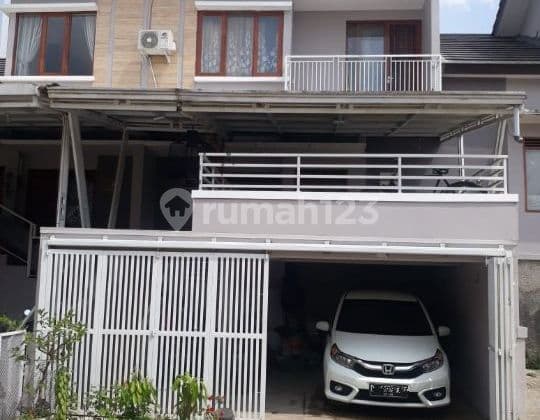 Rumah SHM 2 Lantai dekat Kotabaru Parahyangan di Bandung