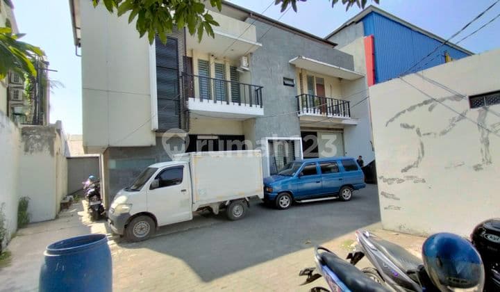 Hitung Tanah Rumah Kantor Ada Gudangnya Dekat Akses Tol