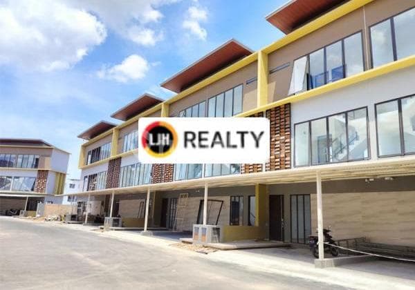 Rumah Baru 3 Lantai di Perum The Icon Central Batam