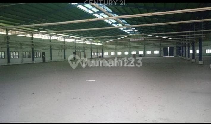 Gudang Di Lokasi Mainroad Jl Raya Karawang Purwakarta