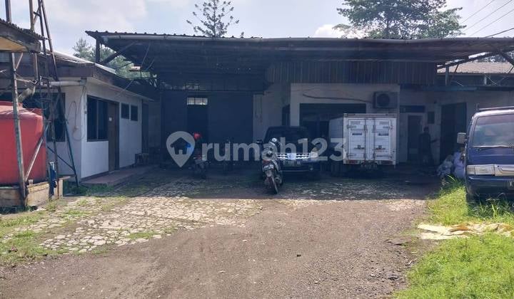 Gudang Di Kawasan Industri Di Jalan Industri 2