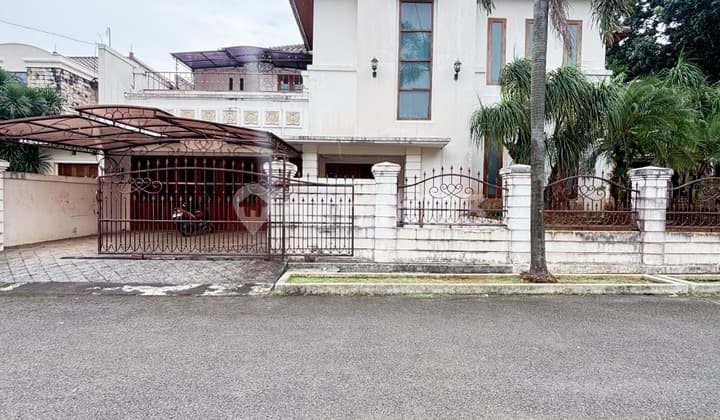 Rumah Mewah Harga NJOP dengan Swimming Pool di Bintarojaya Jaksel
