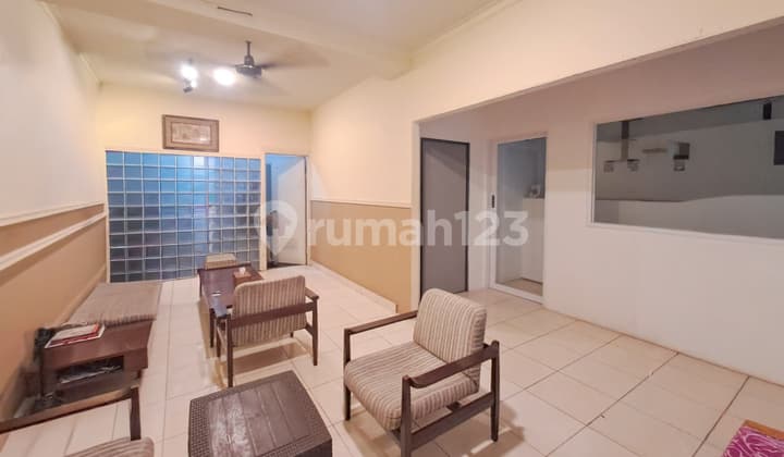 Rumah Klasik di Blok S Kebayoran Baru, Dekat Scbd Tendean Wolter