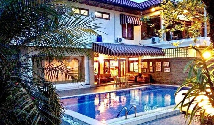 RUMAH MEWAH KEREN FURNISHED DEKAT PVJ - KOLAM RENANG Di Sayap Sukajadi Setiabudi