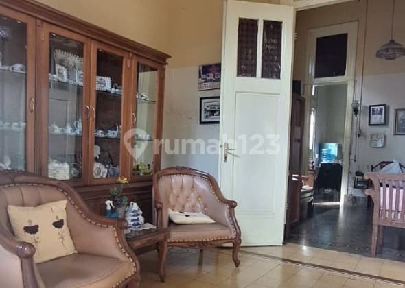 Turun Harga! Rumah Belanda Kelas A Cocok untuk Kantor dan Cafe di Tengah Kota Bandung