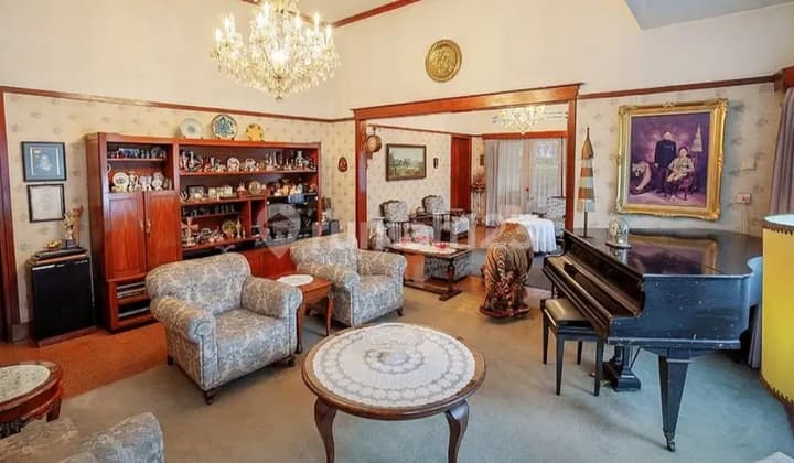 HARGA MENARIK COCOK UNTUK BISNIS! Rumah Mewah Klasik Di Sayap Simpang Dago