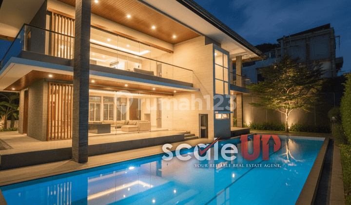Hot Sale! Rumah Lux Modern Kolam Renang dan Jacuzzi di Komplek Elit Setra Duta Bandung