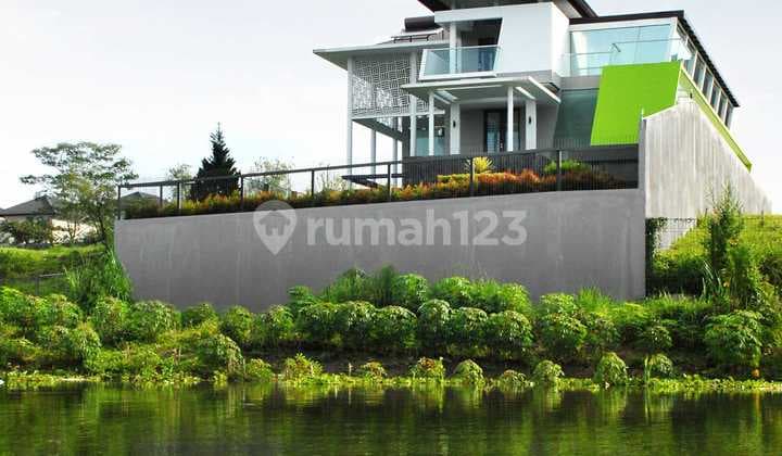 FOR SALE: LUXURIOUS MODERN CONTEMPORARY HOME WITH FUTURISTIC DESIGN AND ETERNAL LAKE VIEW IN KOTA BARU PARAHYANGAN