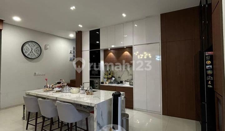5 MENIT DARI TOL PASTEUR! RUMAH LUX MEWAH FURNISHED KOLAM RENANG LIFT SAUNA