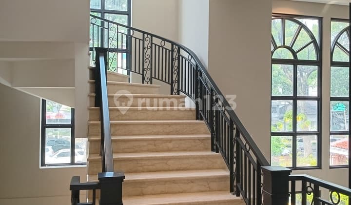 SEWA/JUAL GEDUNG EKSKLUSIF BARU UNTUK KOMERSIAL DAN KANTOR 3 LANTAI DI LOKASI PREMIUM MAINROAD DAGO JUANDA KOTA BANDUNG