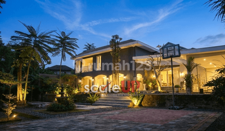 Rumah Mewah Lux Resort Furnished Taman Luas di Setiabudi Regency Bandung Utara
