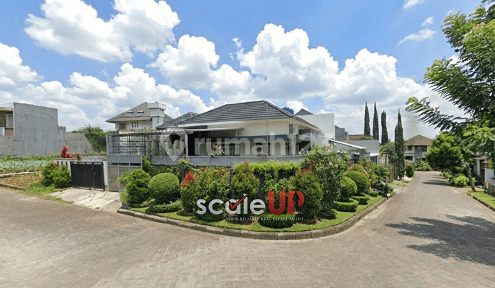 Jual Cepat! Rumah Modern Tropis Hook di Setiabudi Regency