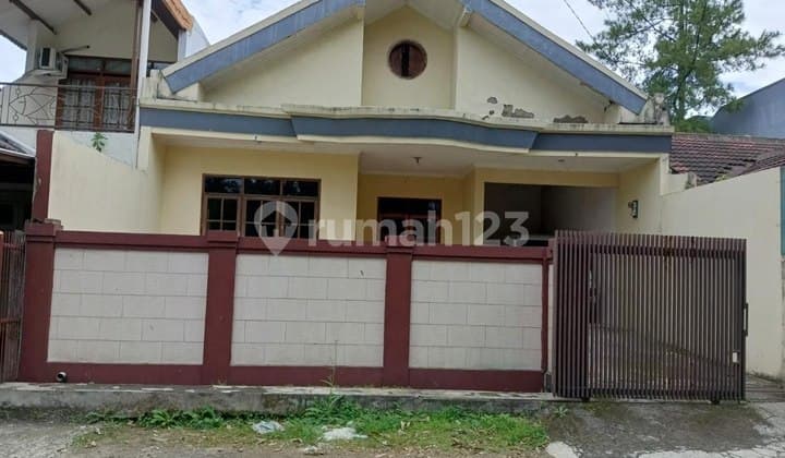 Dijual Rumah di Komplek Taman Holis Indah Cigondewah Bandung