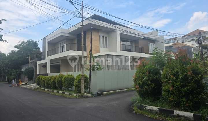 Rumah Mewah Lux di Turangga Buahbatu Pusat Kota Bandung Semi Furnished Istimewa