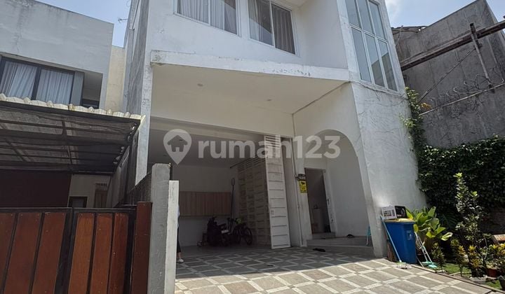Rumah 2 LT dengan Kolam Renang di Pondok Pucung Bintaro 3M Az-17974