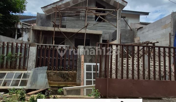 1-Story House For Sale Quick Needs Renovation in Bukit Nusa Indah AM16261