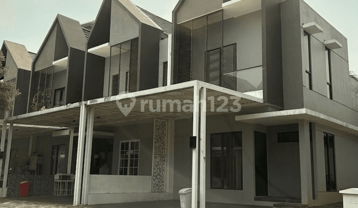 Rumah Modern dengan Garasi 2 Mobil di Graha Raya Az-18115
