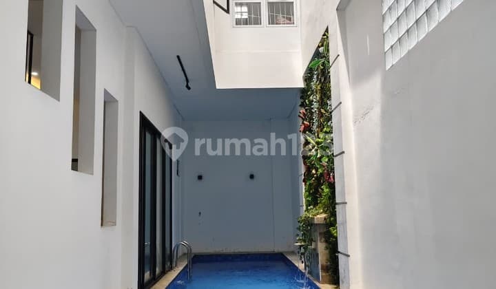 Hunian 8 Kamar Plus Swimpool di Mahagoni Park Graha Bintaro Gb-17803