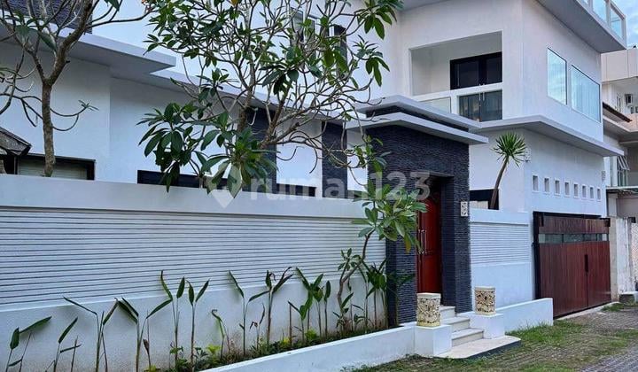 For Sale Luxury Villa View GWK in Jimbaran