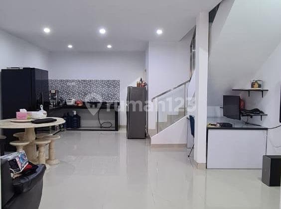 Dijual Rumah 2 Lantai Rapi Siap Huni Di Griya Dadap