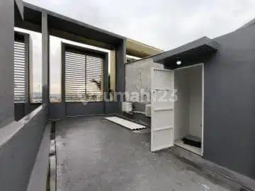 Di Jual Termurah Ruko 3.5 Lantai di Golf Lake Venice Hadap Tol Jakarta Barat