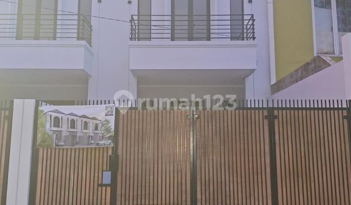 Dijual Rumah Brandnew 2 Unit American Clasic di Meruya Utara