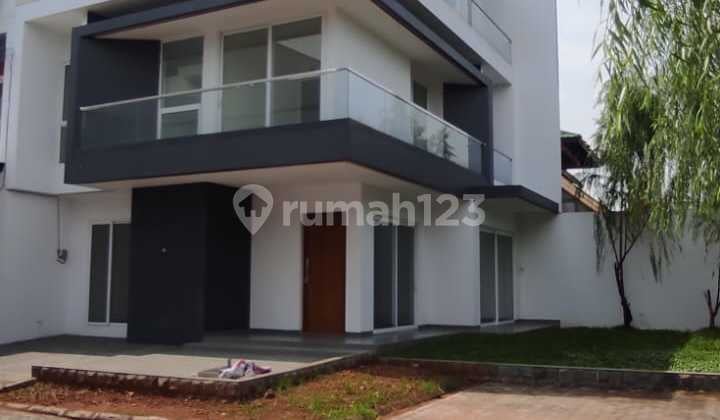 Rumah Baru Hook 3 LT, LT 123 LB 301 Timur Laut Jakbar