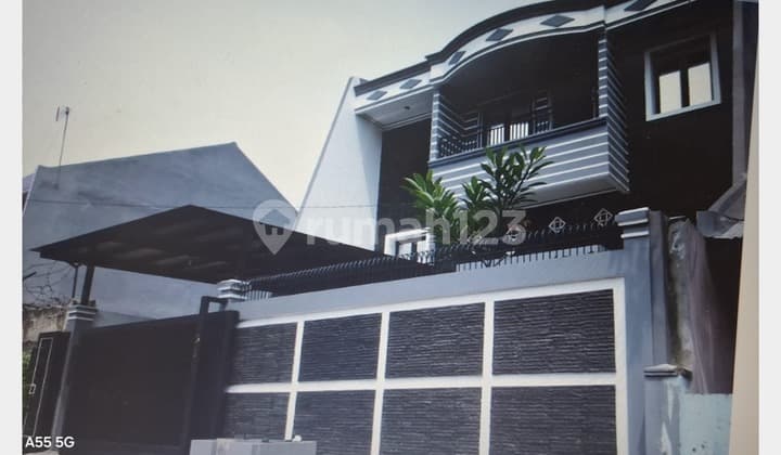 Dijual Rumah Mewah Strategis 3 Lantai Furnished Jakarta Barat