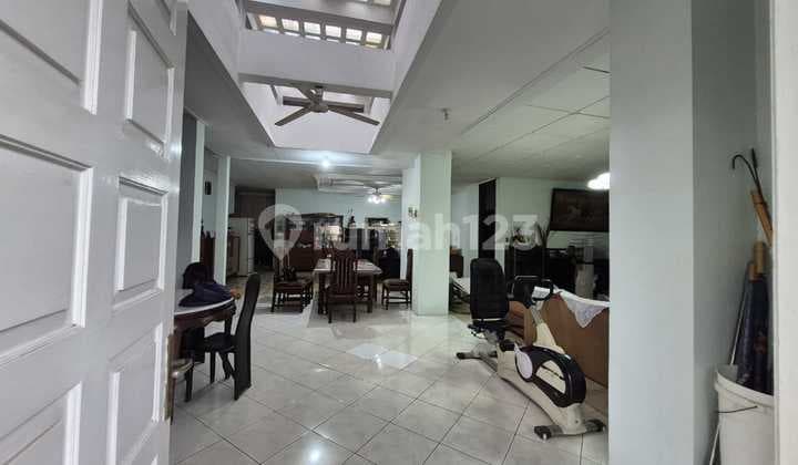 Rumah Strategis LT 725 LB 350 4Kt Lokasi Premium Jaksel