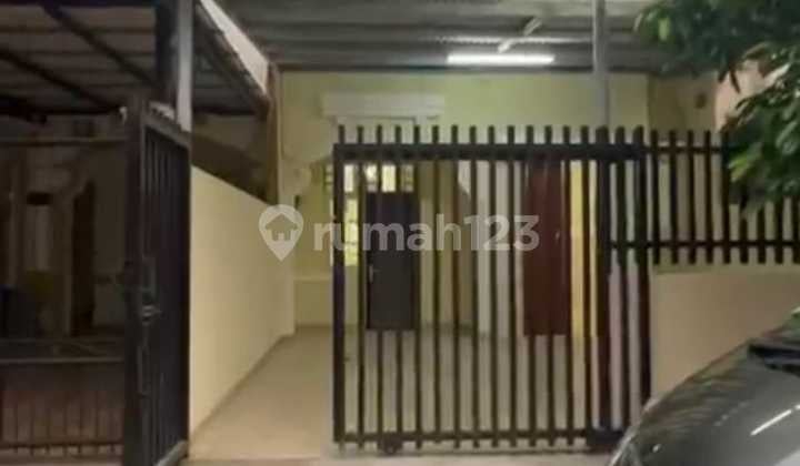 Disewakan Rumah Strategis Lt120 Lb150 3Kt - Jakarta Barat