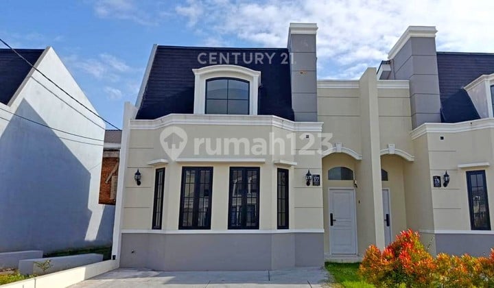 Charming and Modern Residence at Villepark Barombong, A House of Yesteryear