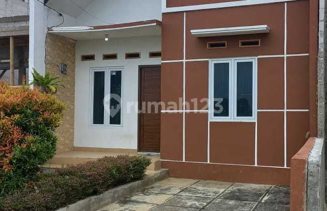 Villa House in a Comfortable Location Ngamprah Near Whoosh