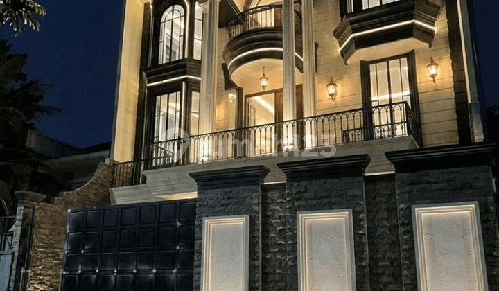Luxury American Classic Semi Furnished Pejaten Barat