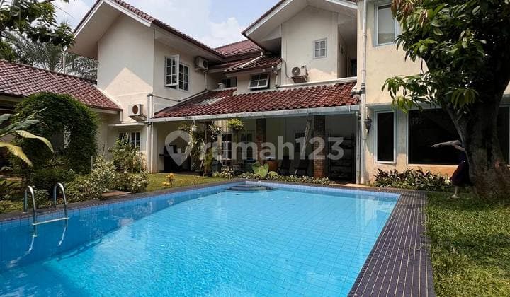 Rumah dengan Halaman Luas dan Kolam Renang Dalam Komplek Cilandak Margasatwa