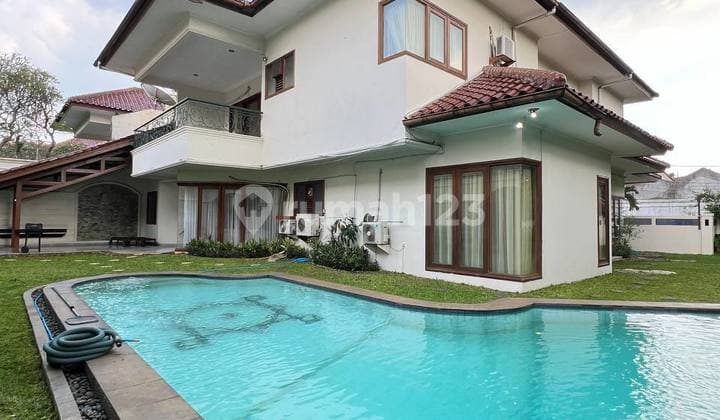 Dijual Rumah Second dengan Halaman Luas Dalam Compound di Ampera Jakarta Selatan