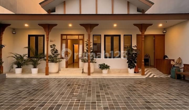 Mini Building di Area Kebayoran Baru Dekat ke Blok M dan Senayan