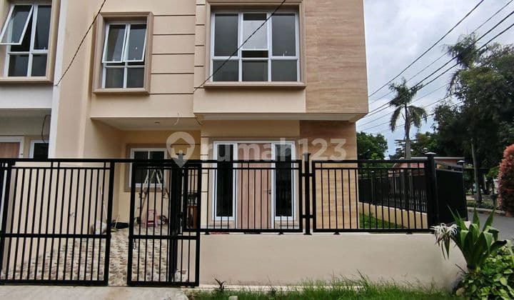 Rumah Baru Brand New Huk Sektor 7A Hadap Timur Laut