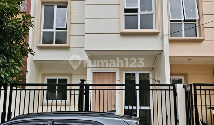 New House Brand New Sector 7A Near Park