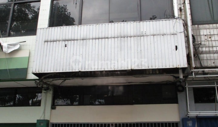 Ruko 3,5 Lantai di Mainroad Ahmad Yani Dekat Jalan Riau Bandung