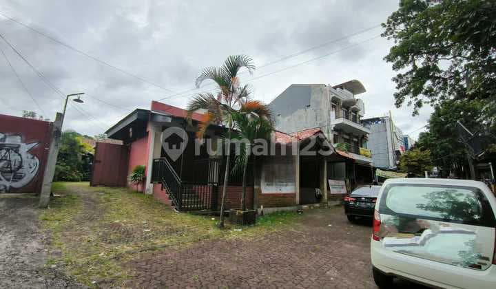 Jual Rumah Lama di Hitung Tanah Jl.cihampelas Main Road Bandung Cocok Dibuat Hotel,Klinik,Resto,Perkantoran,Dll.