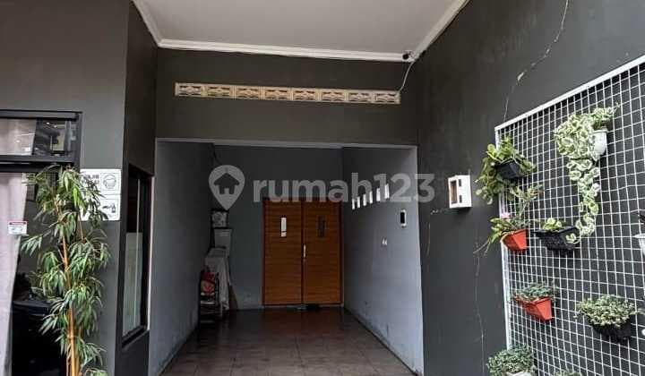 For Sale: Multi-Function House on Main Road, North Cimahi Islamic Boarding School* Located on a Busy Street, Suitable for Residence and Business