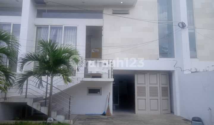 For Sale 2-Story House in Laksamana Renon Area, Renon