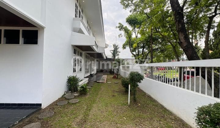 *Dijual* *Rumah Besar di Golf ,Arcamanik*