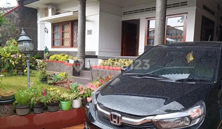 Rumah Terawat Dengan Model Artdeco Siap Huni Di Jalan Lodaya Bandung