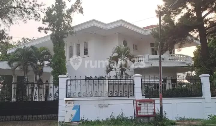 Rumah Mewah Private Pool Dalam Cluster di Zamrud Permata Hijau
